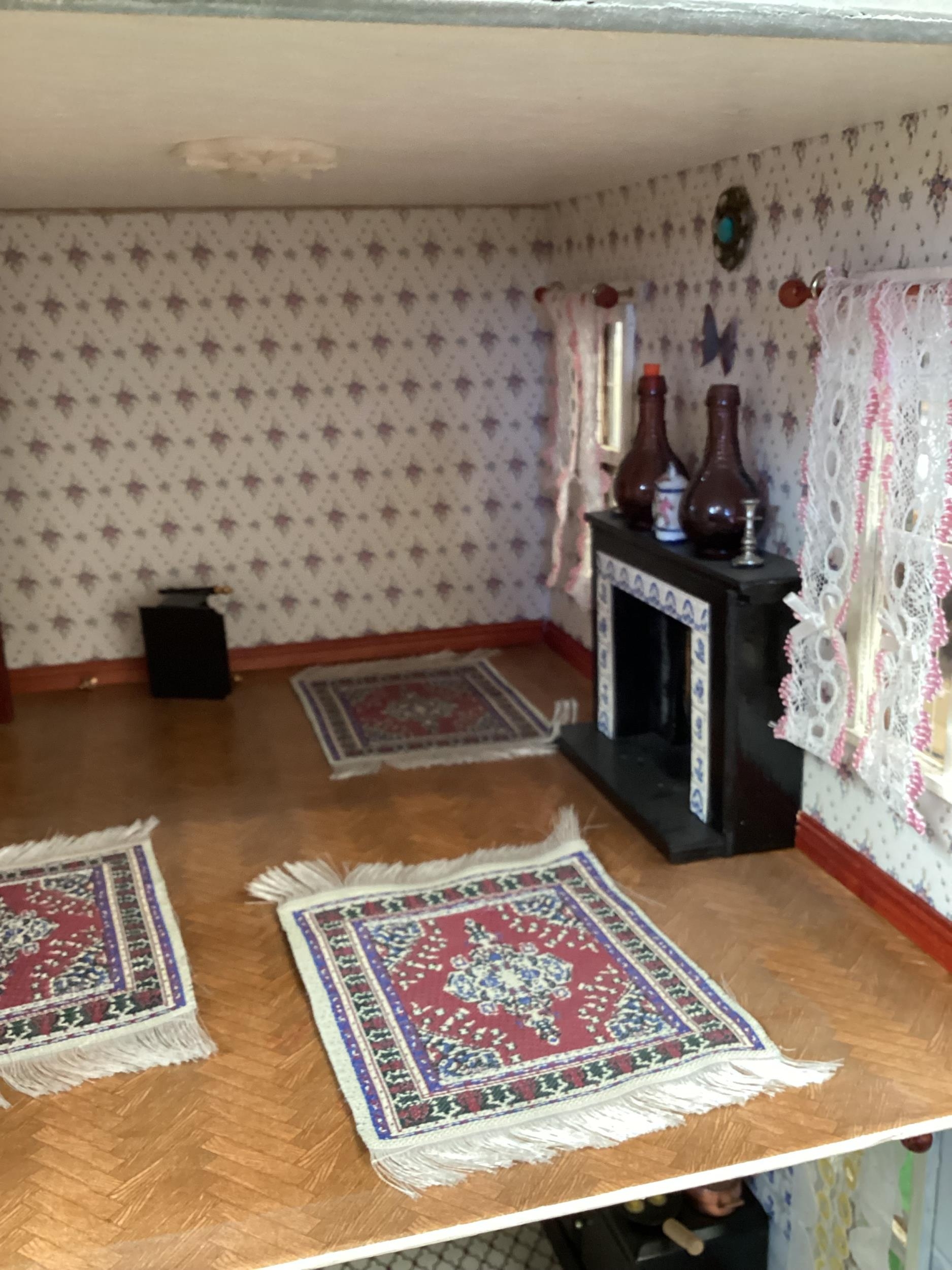 A large well fitted dolls house with numerous accessories and a large quantity of furniture, rugs - Image 5 of 16