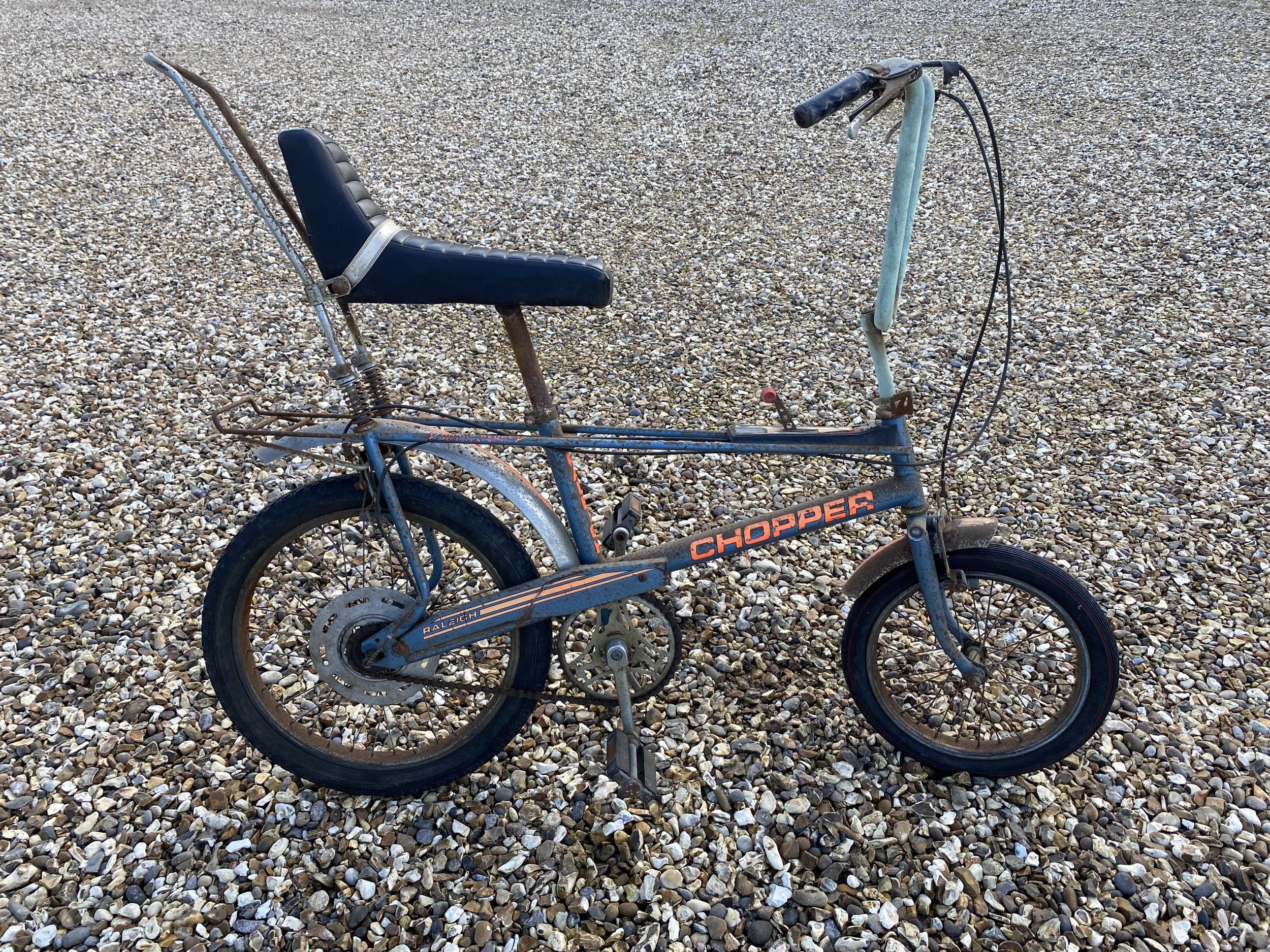 A vintage Raleigh Chopper bike, stamped Arrow Wedge, serial number slightly worn. Bike rusty and - Image 3 of 8