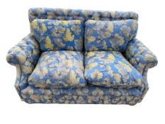 A good quality button upholstered two seater sofa on wooden bun feet, 135L x 88D x 83cmH (blue