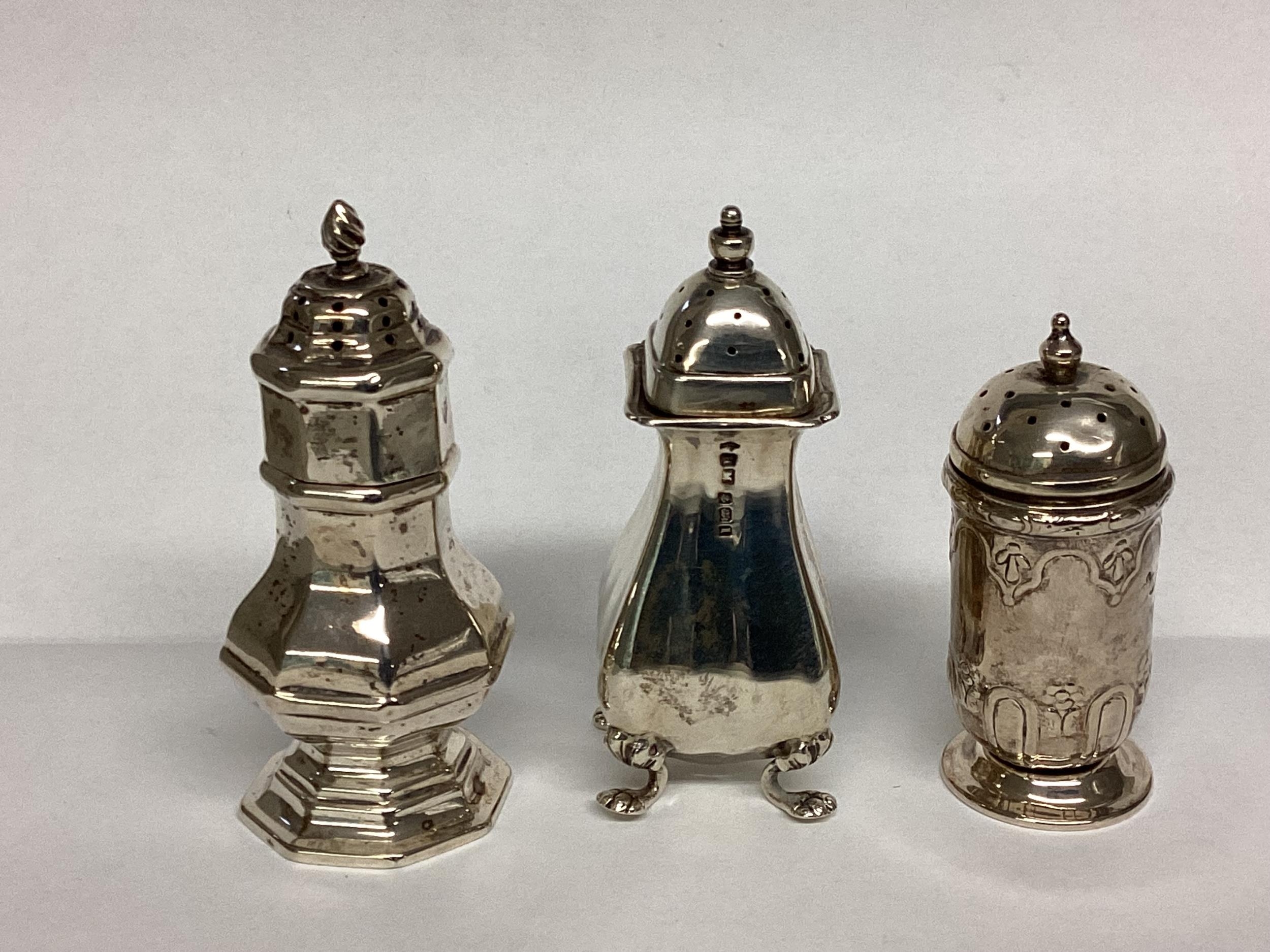 Three Sterling silver pepperettes, together with a silver sovereign case and silver cigarette - Image 6 of 6