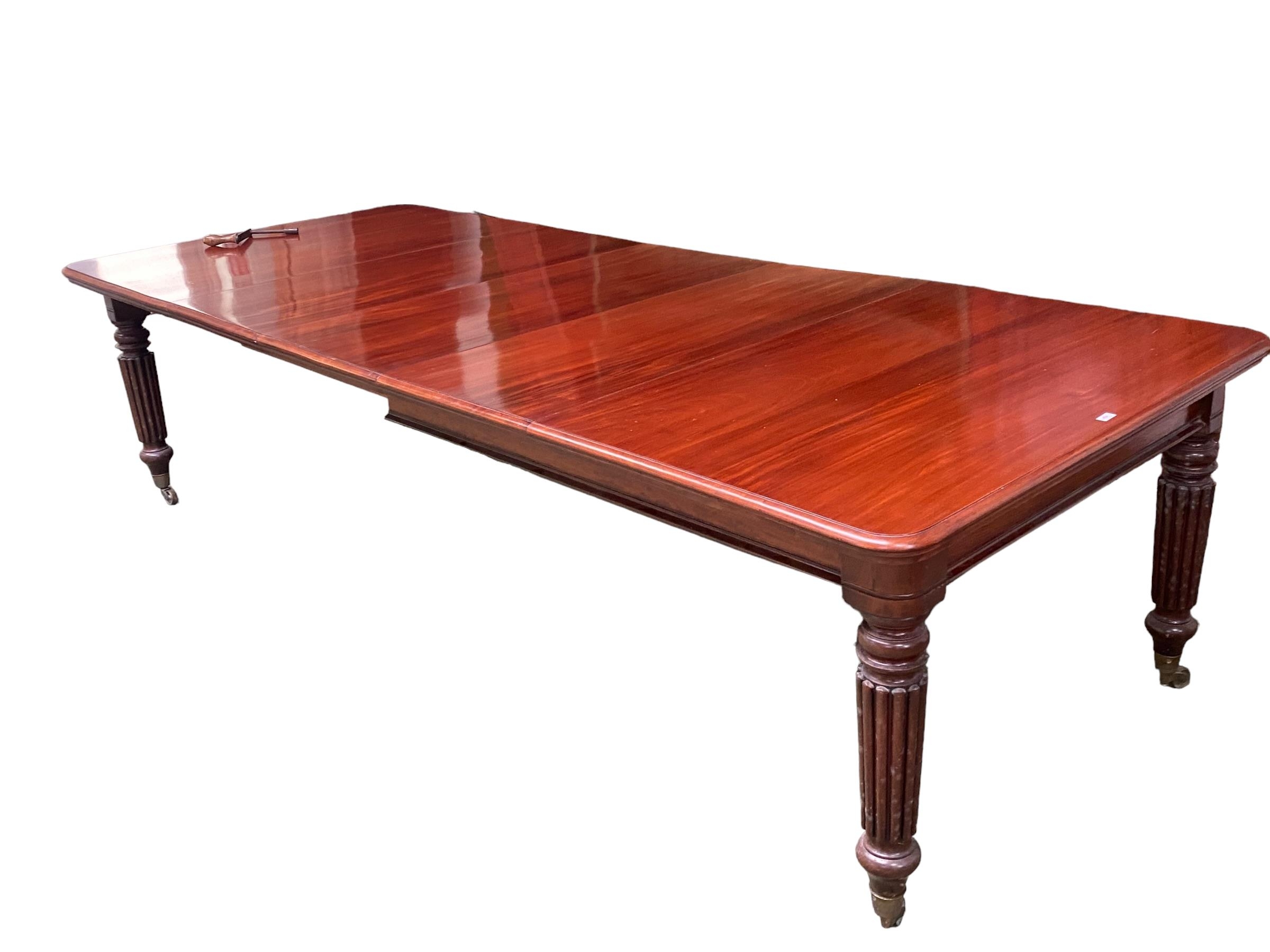 Victorian mahogany extending oblong dining table, on 4 tapering reeded legs, with brass castors, 3