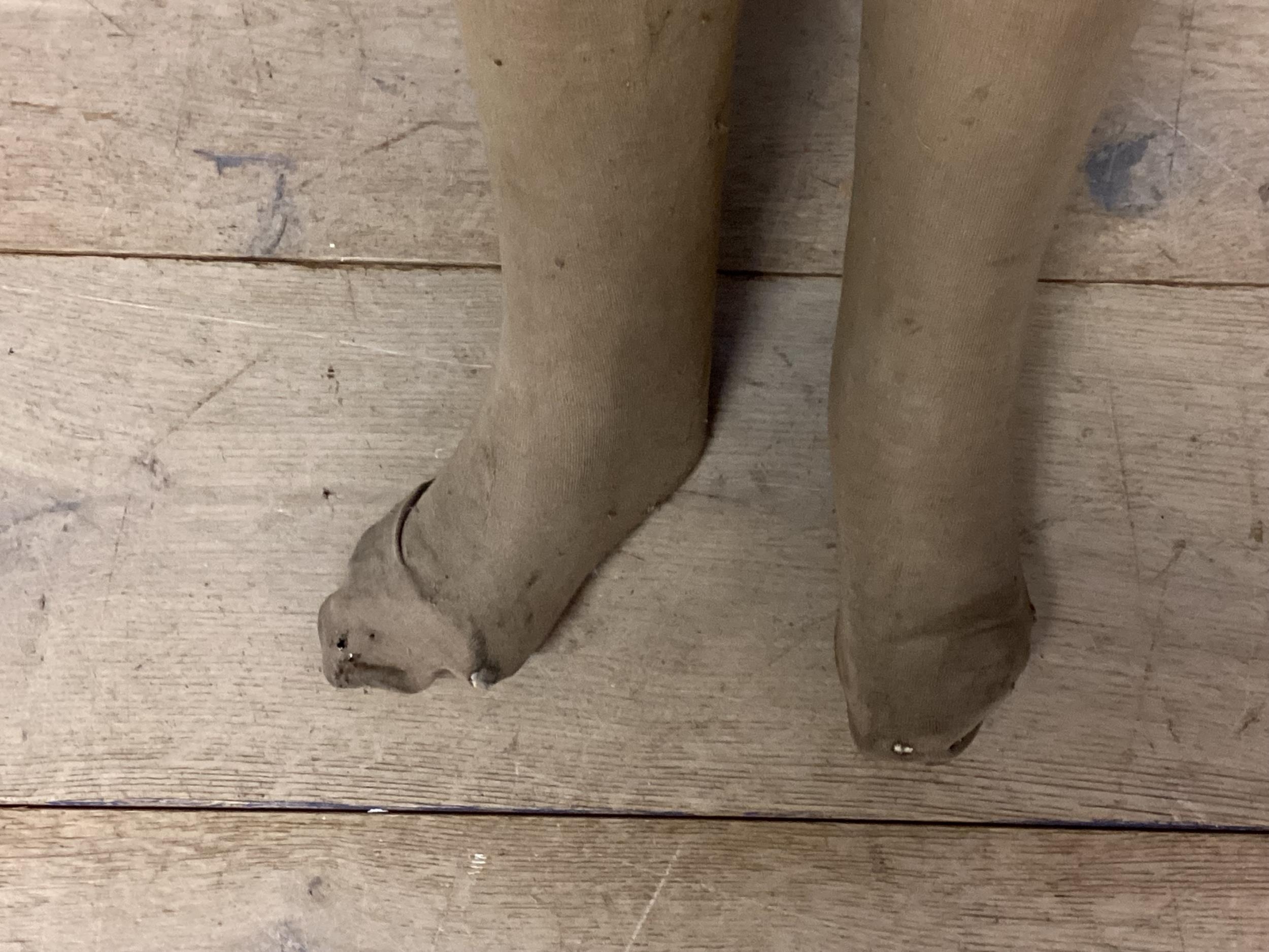 A vintage mannequin base, as found, legs only, ca 11 cm h - Image 2 of 6