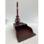 A large stylised Chinese lacquered dust pan with pierced design, 69 x 49 x 39cm