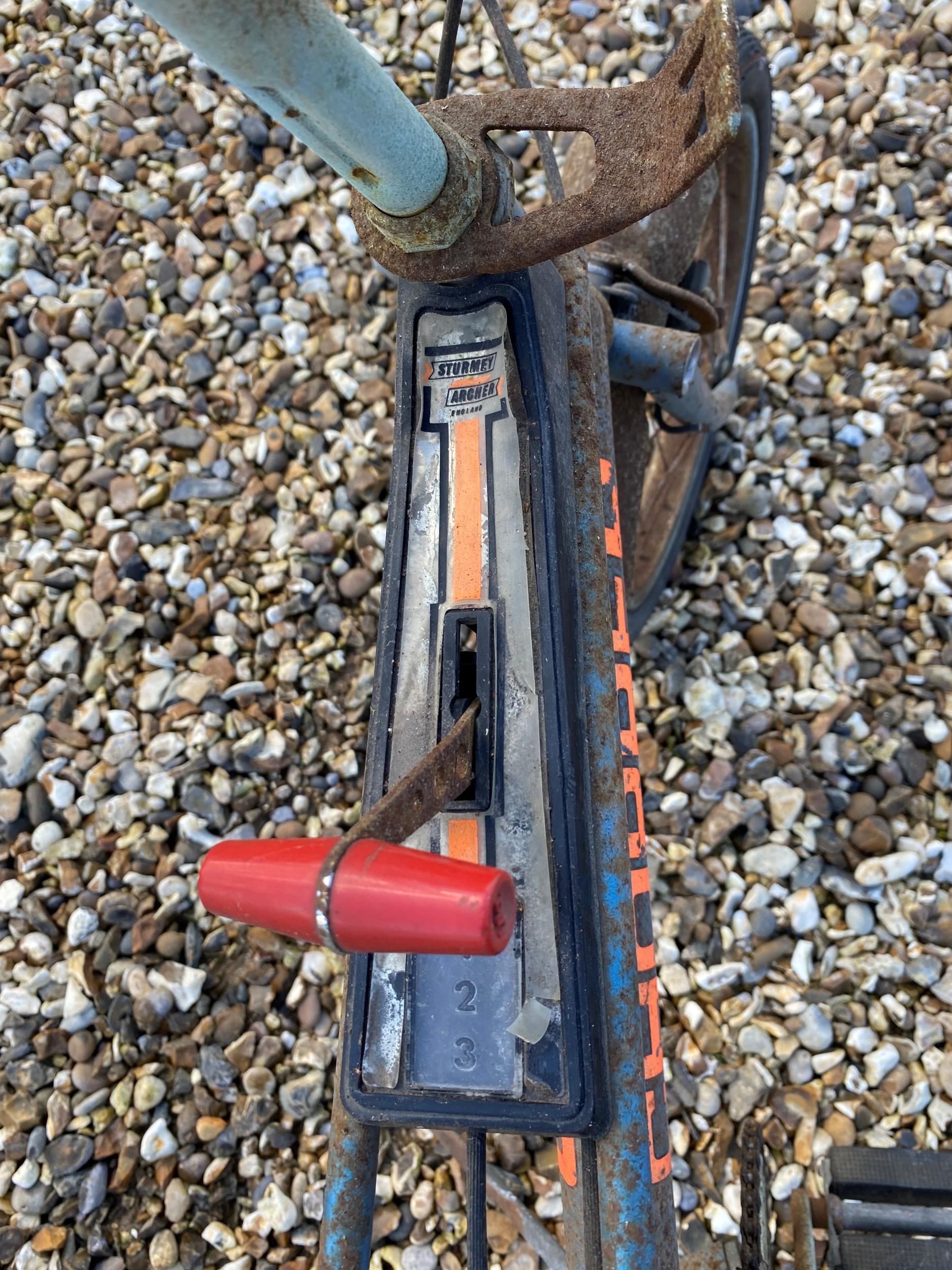 A vintage Raleigh Chopper bike, stamped Arrow Wedge, serial number slightly worn. Bike rusty and - Image 5 of 8