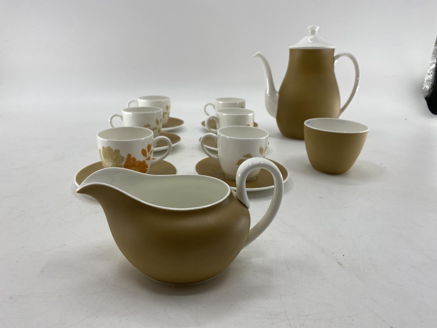 A Wedgwood "Lynton" bone China coffee set, as new, to include, 1 coffee pot, milk jug, sugar, 6 - Image 3 of 6