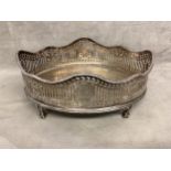 A sterling silver oval table centre piece base with pierced galleried design 287g