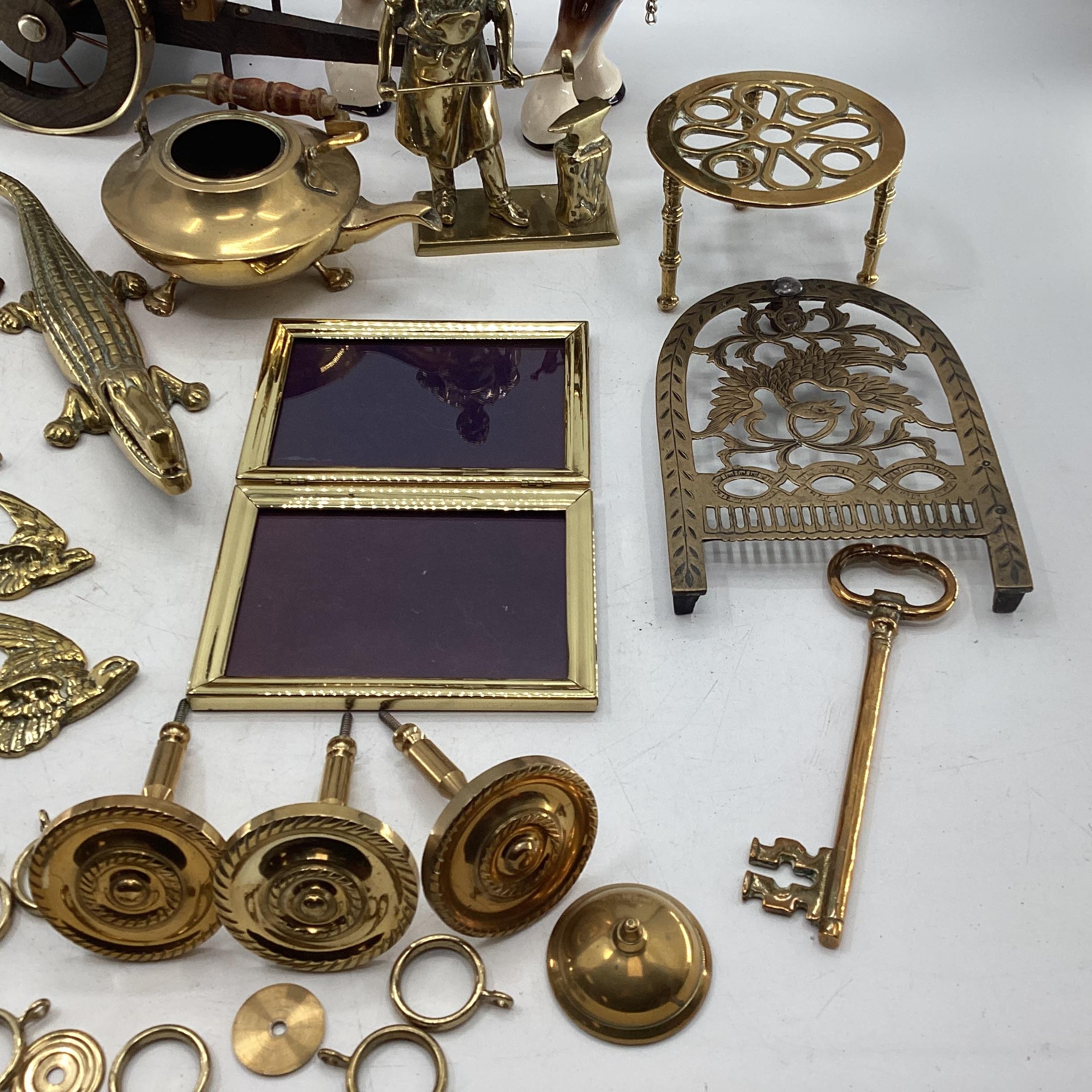 A collection of brass items together with a Beswick style horse and cart. - Image 4 of 4