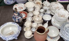 A large collection of late 19th/20th century ceramics to include Aynsley dining service,