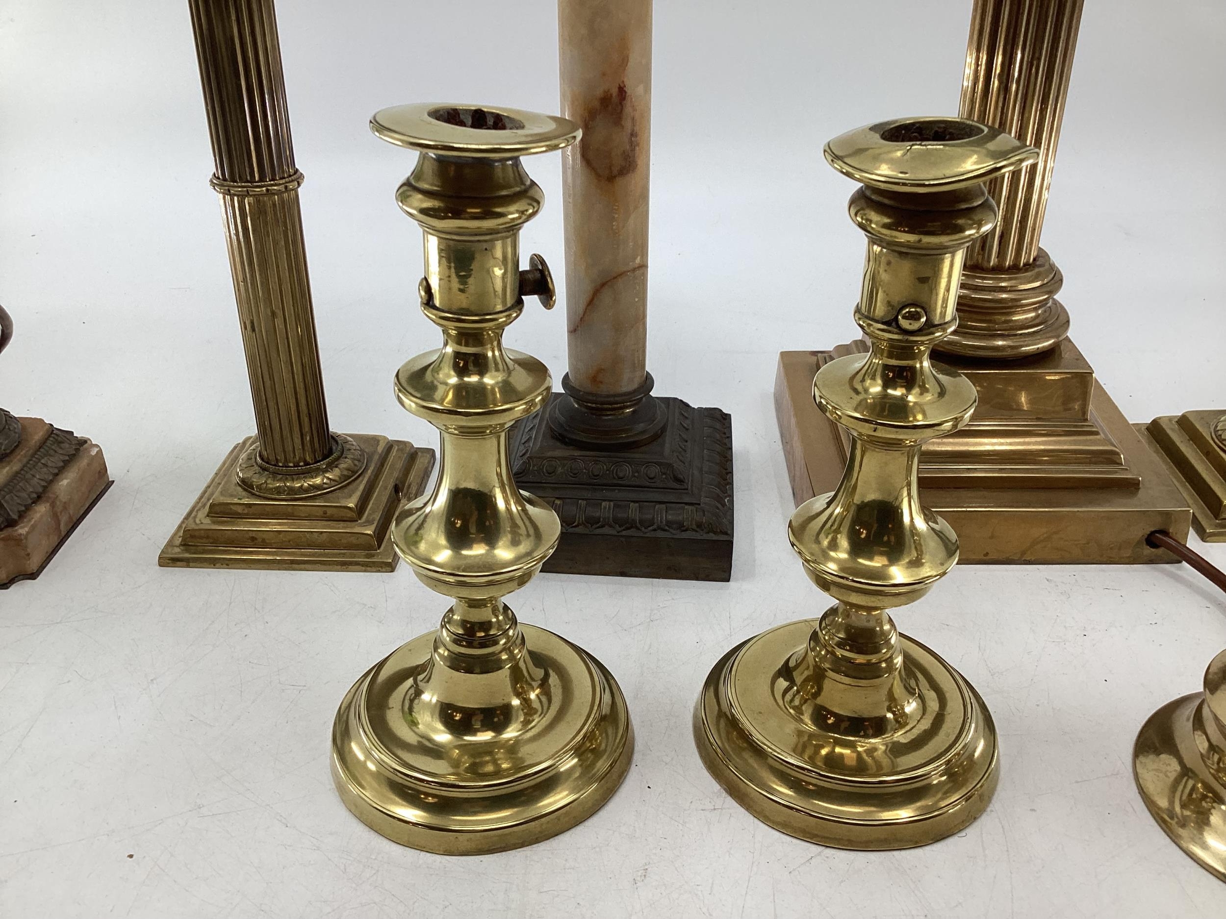 A pair of brass ejector candlesticks together with a selection of table lamps. - Image 4 of 10