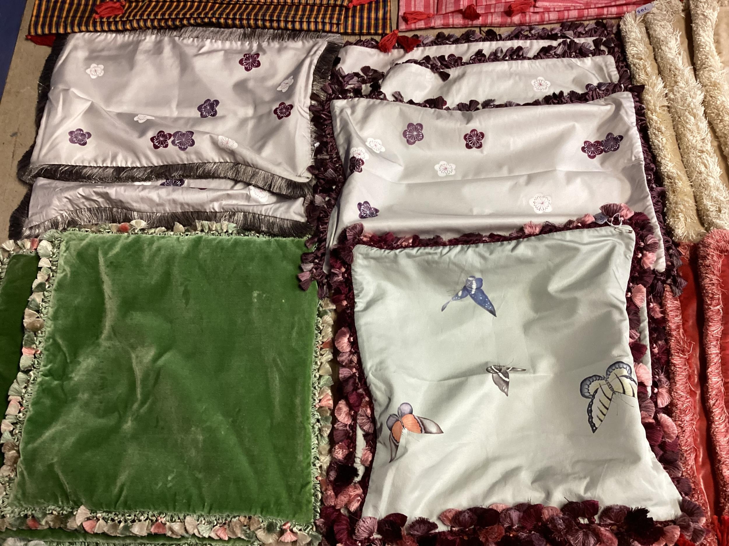 A quantity of ex De Gournay display cushions, and tie backs - see images, approx 38 - Image 3 of 10