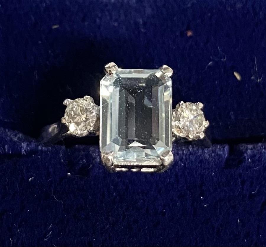 An 18ct white gold aquamarine and diamond ring. Emerald cut aqua with brilliant cut diamond accents. - Image 3 of 3