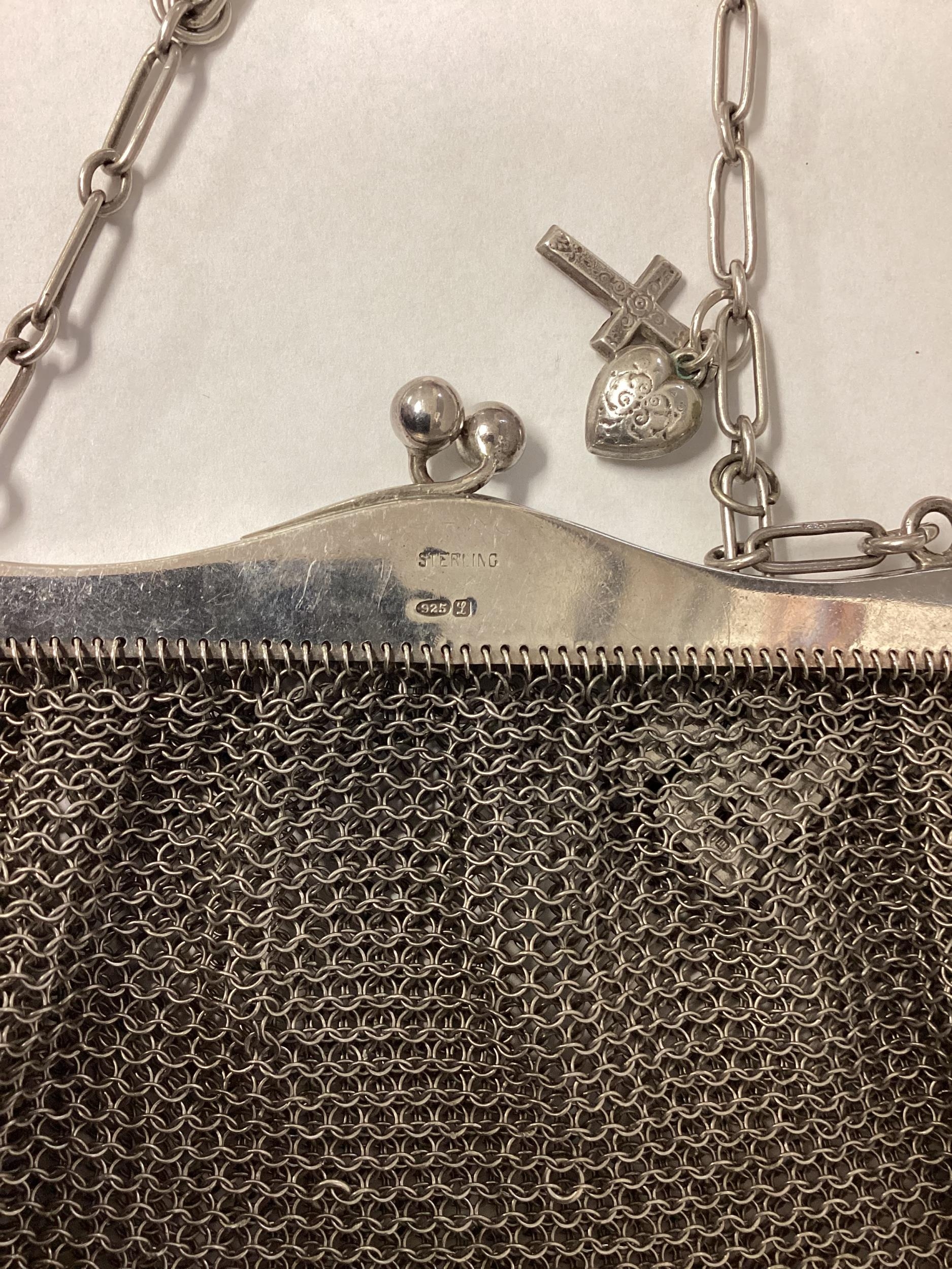 A sterling silver mesh evening bag. 127g. In good order. - Image 2 of 4