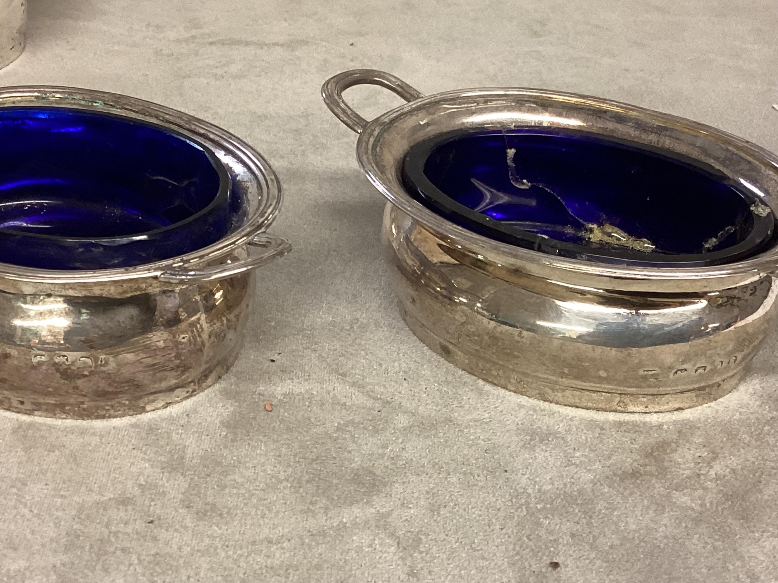 A set of four sterling silver salts, two with blue glass liners. Various dates and makers Silver - Image 2 of 3