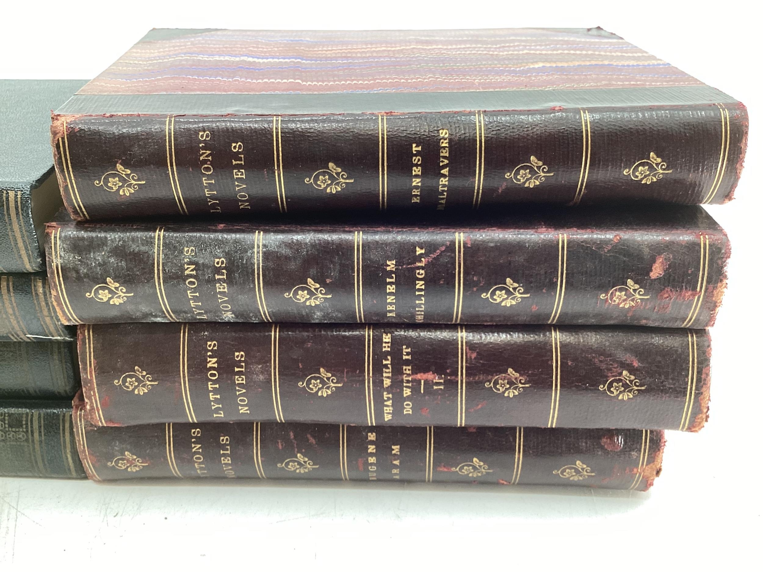 The works of HG Wells in 10 volumes and 4 volumes of Lytton's novels. - Image 8 of 9