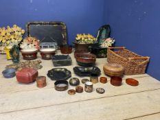A large collection of tin toleware style items to include trays bowls decorative items etc.
