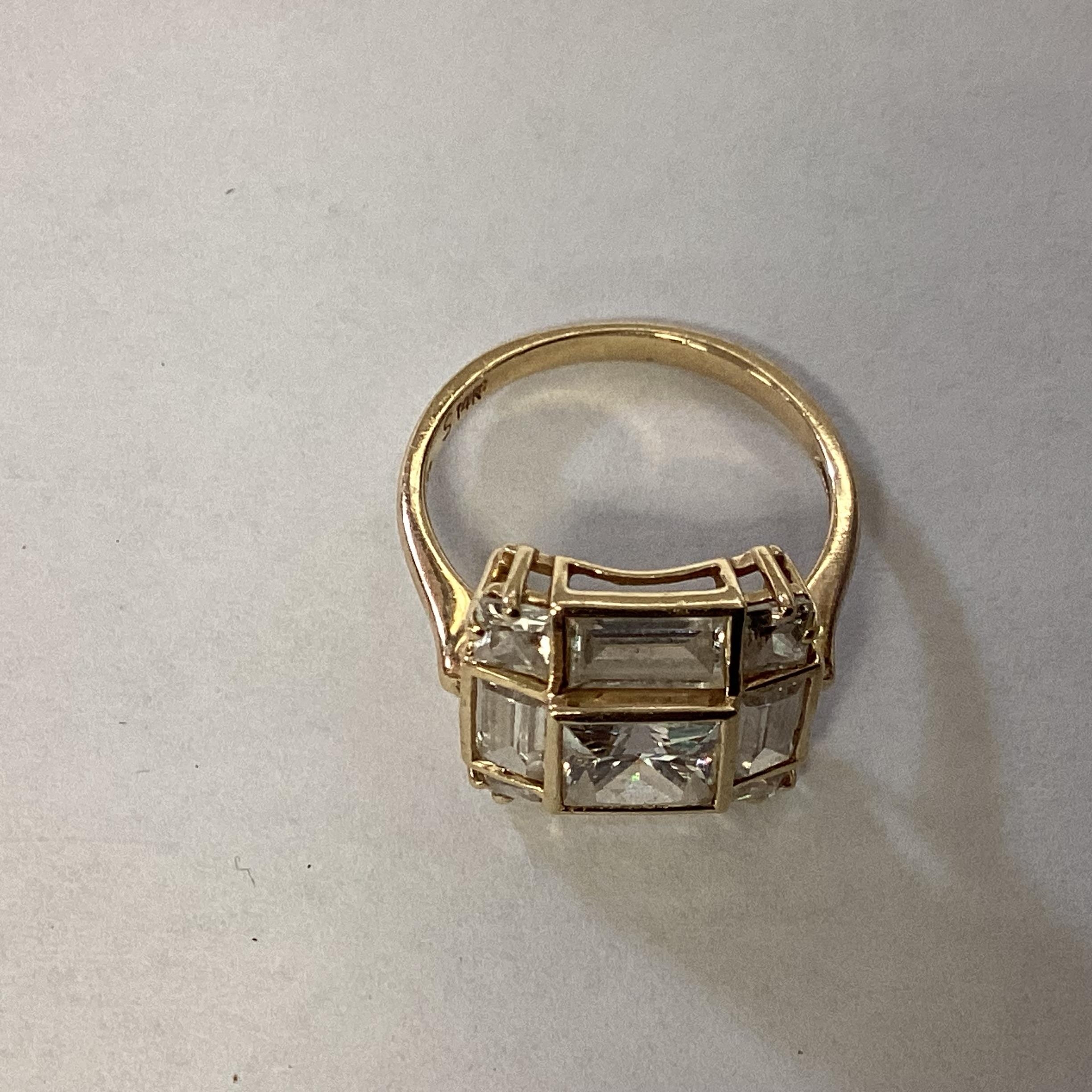 A 14ct gold CZ set dress ring. 4.19, Size L