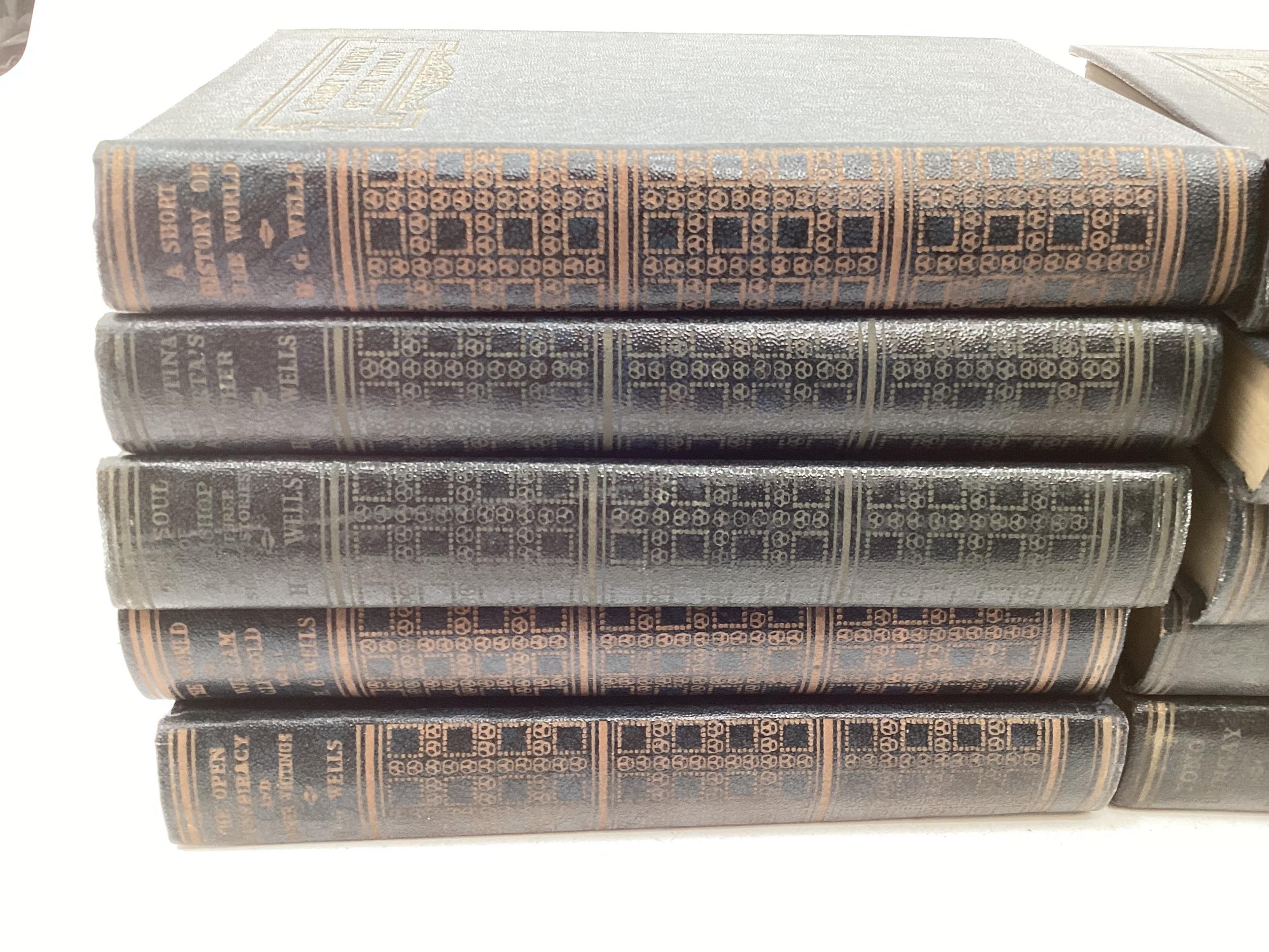 The works of HG Wells in 10 volumes and 4 volumes of Lytton's novels. - Image 3 of 9