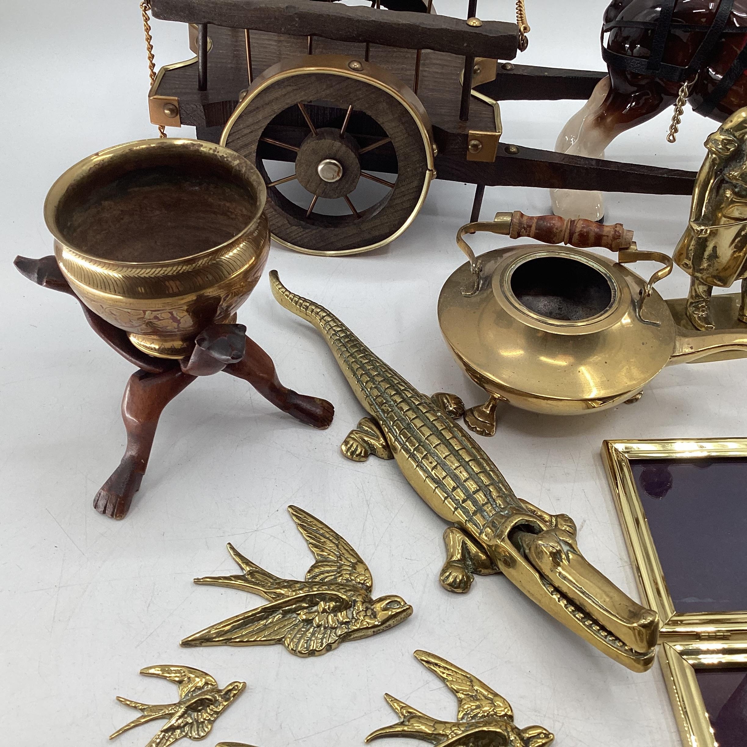 A collection of brass items together with a Beswick style horse and cart. - Image 2 of 4