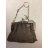 A sterling silver mesh evening bag. 127g. In good order.