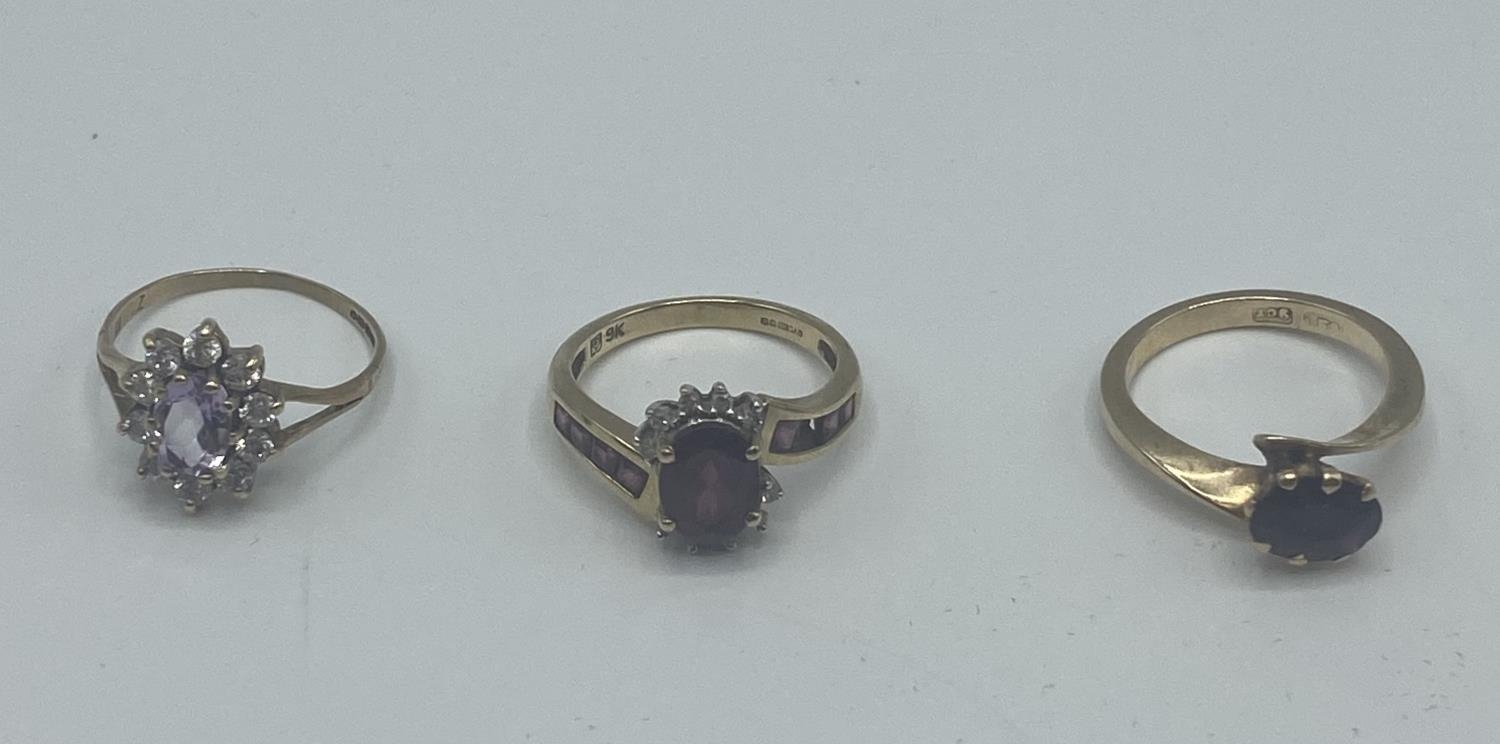 Three x 9 ct gold and gem set rings J-K-L 7.1 g