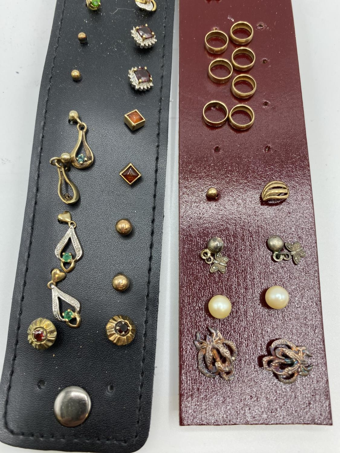 A collection of 9 ct gold and yellow metal gem set earring (approx 12 pairs) in a jewellery wallet - Image 4 of 7