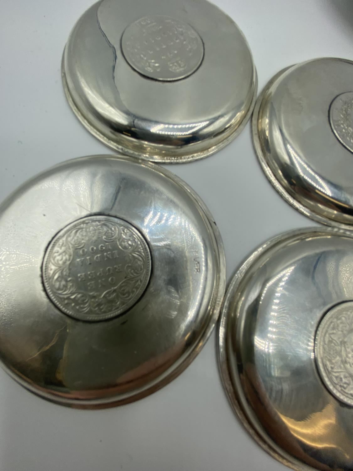 A set of 4 silver coin set pin dishes and a sterling silver example and 2 unmarked white metal - Image 5 of 10