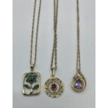 Three 9 ct gold chain link necklaces with gem set pendant 7.60 g