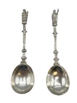 A pair of Sterling silver Apostle spoons by Lou Lansberg, London 1891, 140g