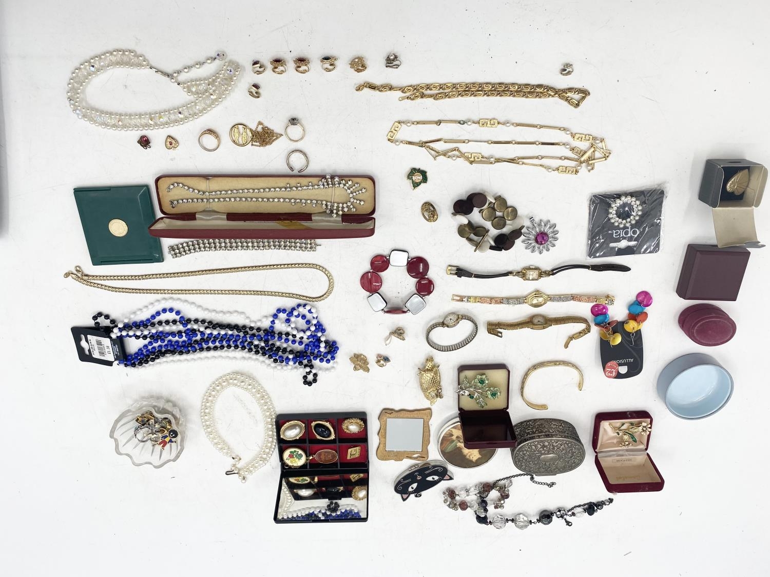 A collection of costume jewellery