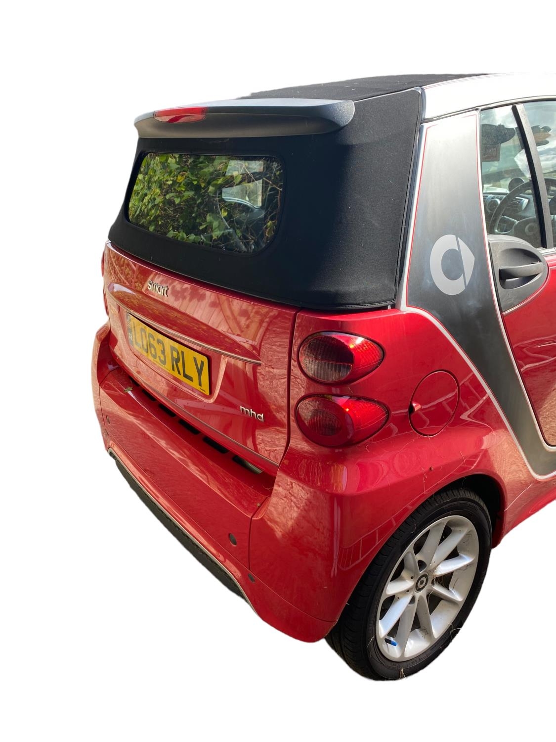 CAR: registration: LO63 RLY A red convertible automatic smart car, from a local deceased estate. - Image 4 of 15