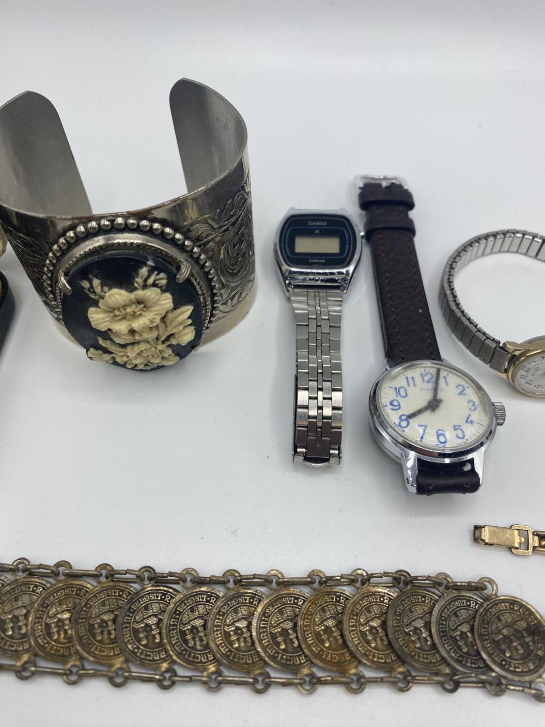 A collection of silver , white metal and costume jewellery /watches - Image 9 of 10