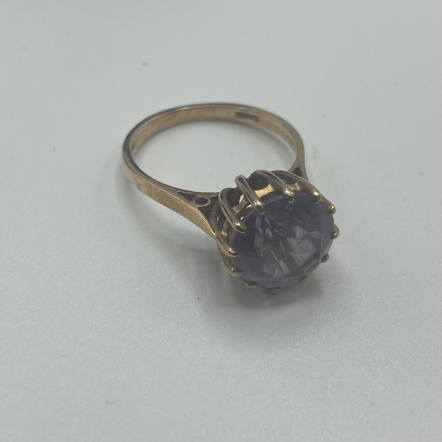 A 9ct gold and amethyst single stone ring, circular round cut Amethyst in a 12 claw setting, 2.8g - Image 2 of 4