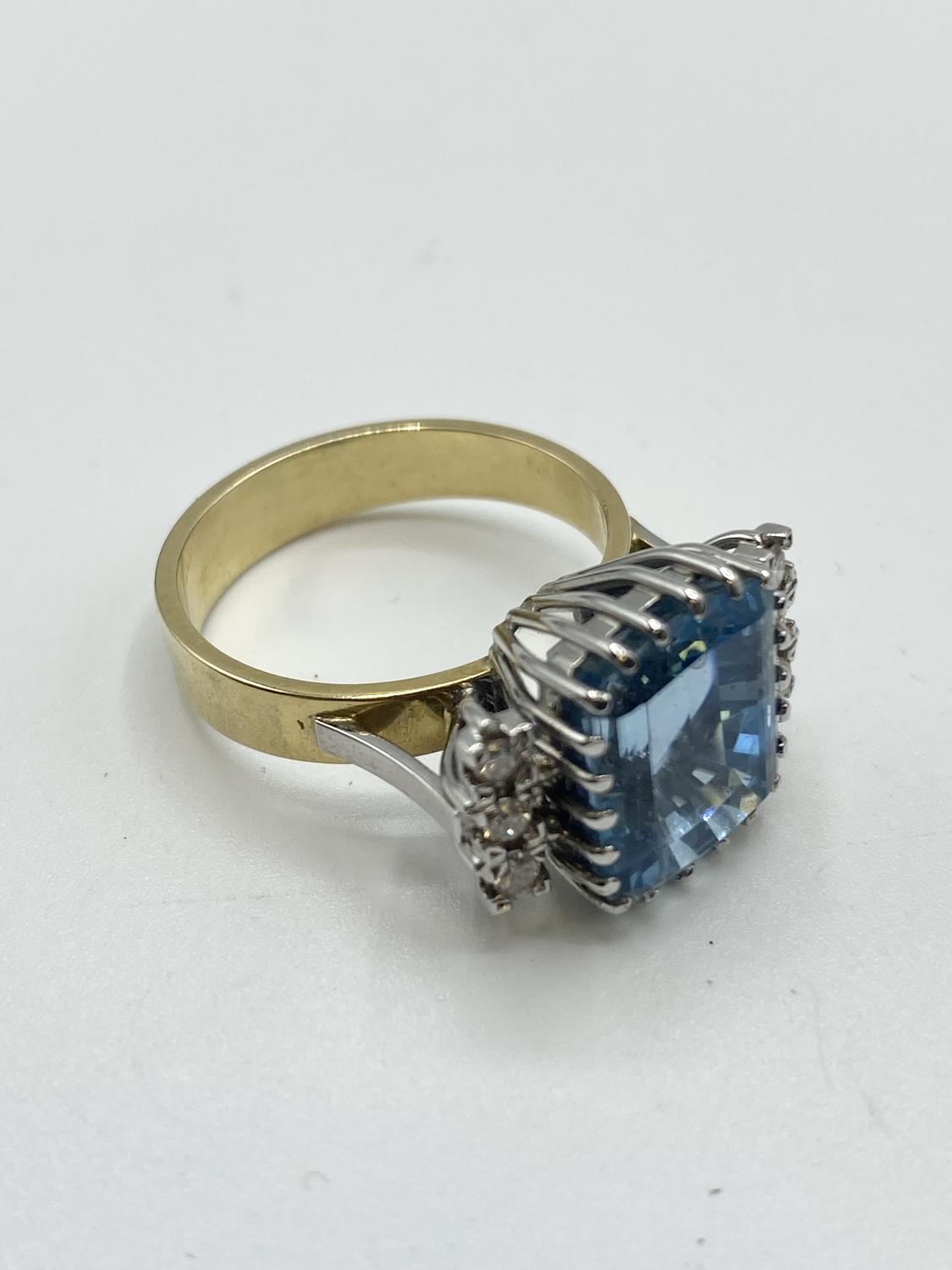 Ab 18ct gold aquamarine and diamond ring, with central Emerald cut aquamarine , 10 x 12mm with three - Image 2 of 6