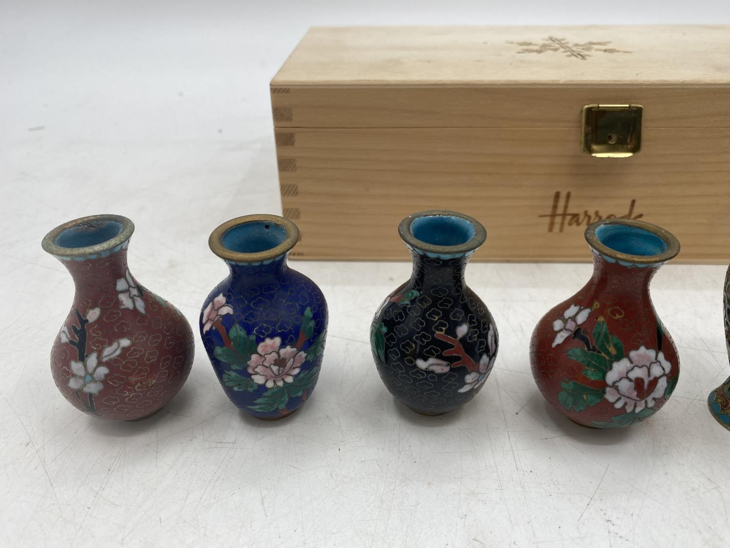 A set of eight miniature cloisonne bottles, in presentation box - Image 4 of 11