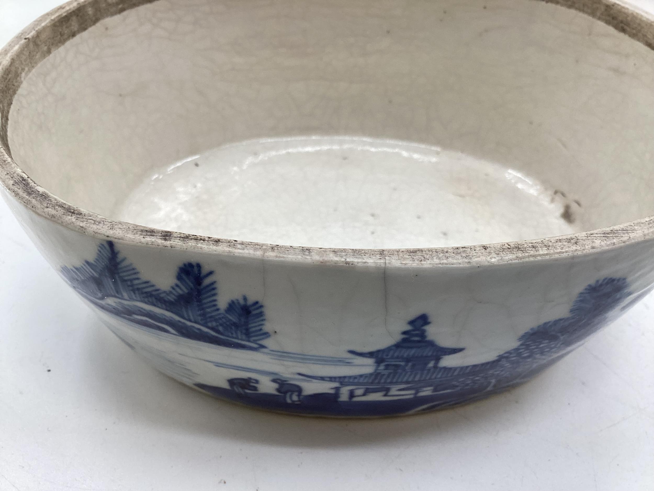 A quantity of blue and white decorative china, some with cracks, to include Wedgwood, Willow - Image 4 of 19