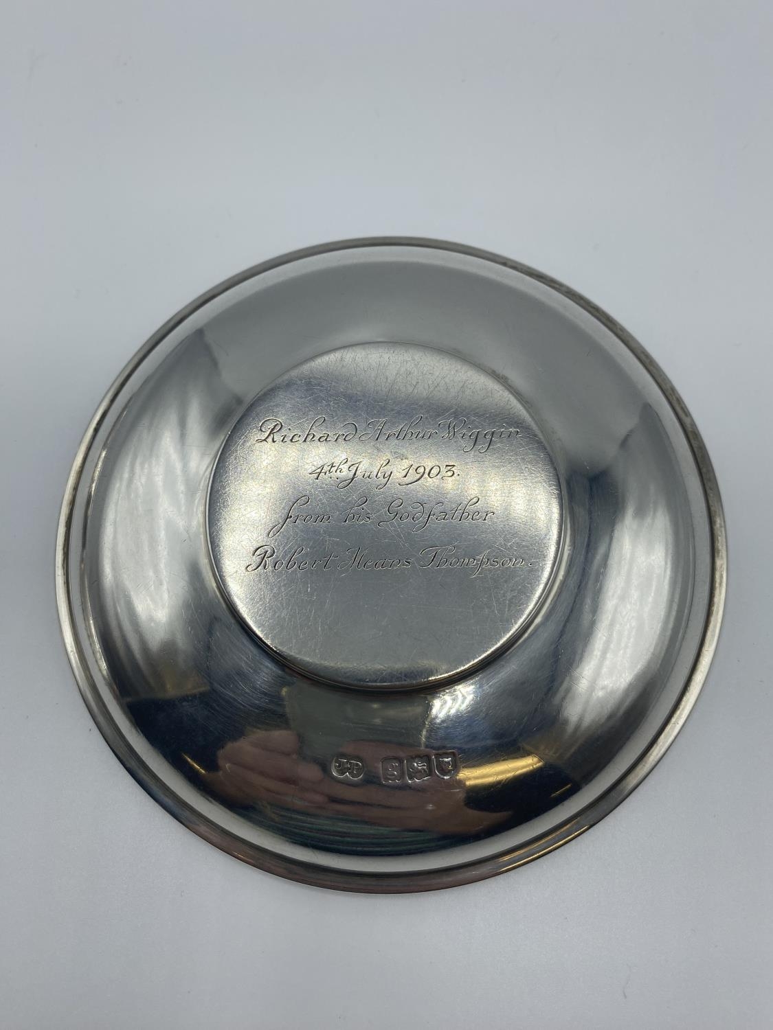 A set of 4 silver coin set pin dishes and a sterling silver example and 2 unmarked white metal - Image 7 of 10