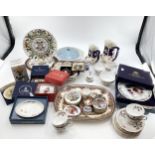 Collection of ceramics to include Wedgwood, Royal Worcester, Dartington