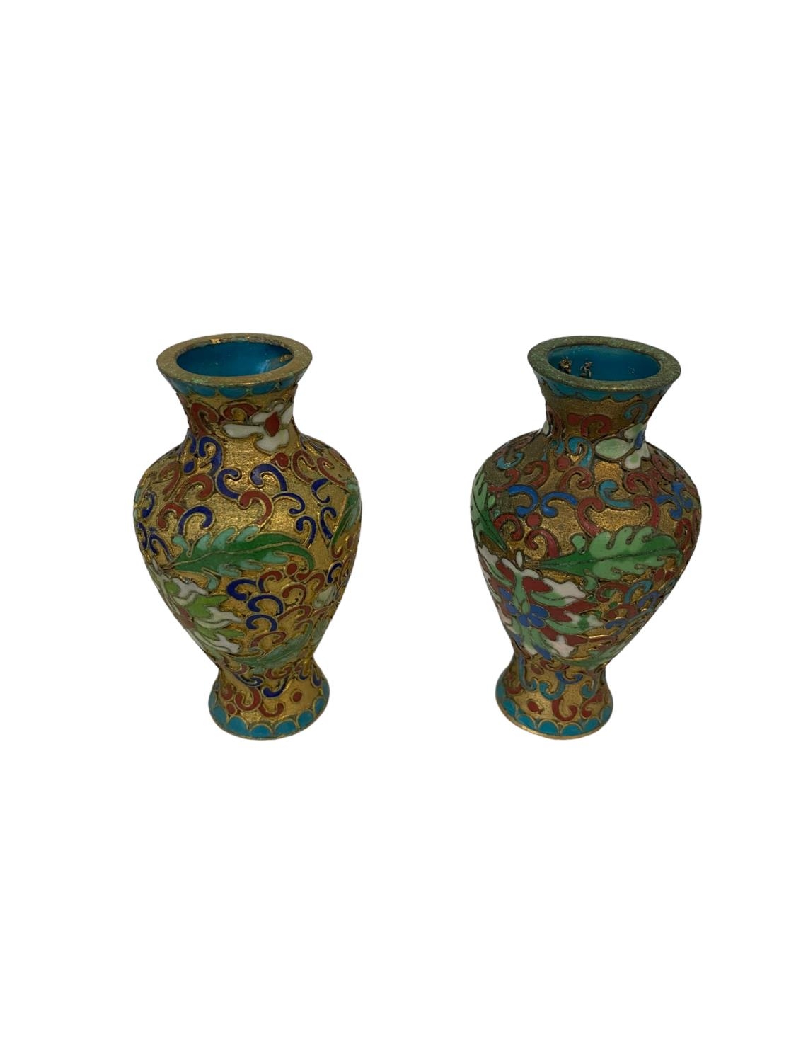 A set of eight miniature cloisonne bottles, in presentation box - Image 10 of 11