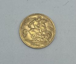 A 1914 gold half sovereign. 4.0g.