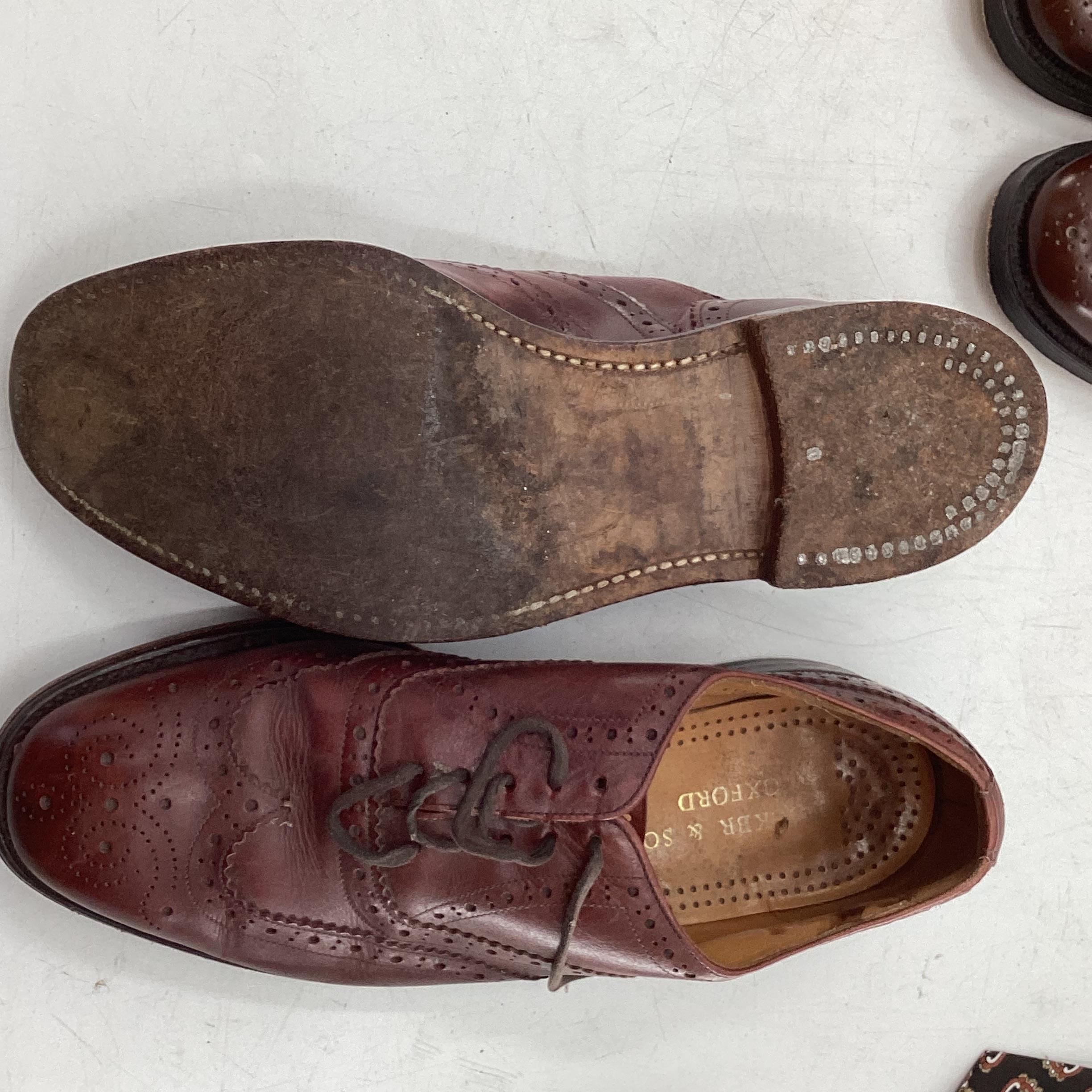 A quantity of Gents leather shoes, sizes 8, 9 , 11, and two ties - Image 5 of 7