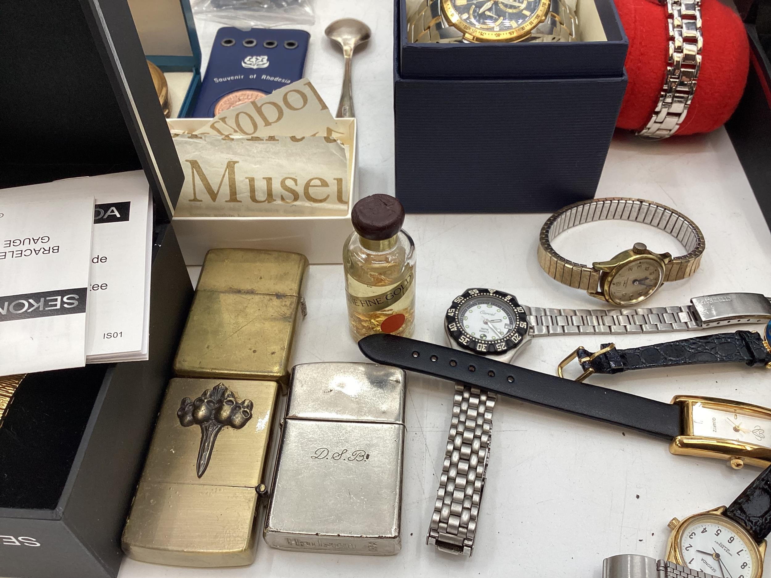 Collection of costume jewellery and fashion and high street Gents and ladies wrist watches, to - Image 8 of 9