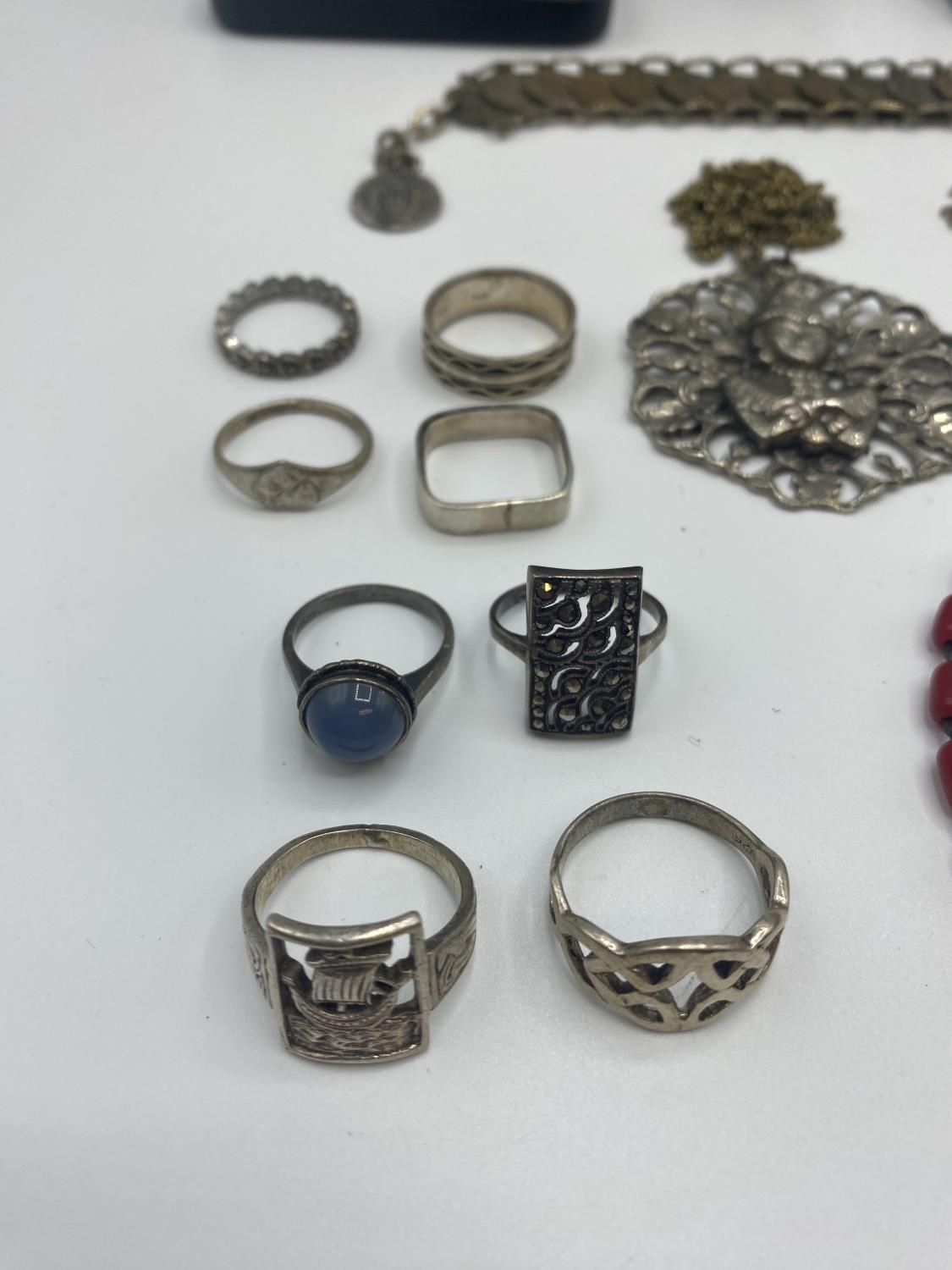 A collection of silver , white metal and costume jewellery /watches - Image 2 of 10