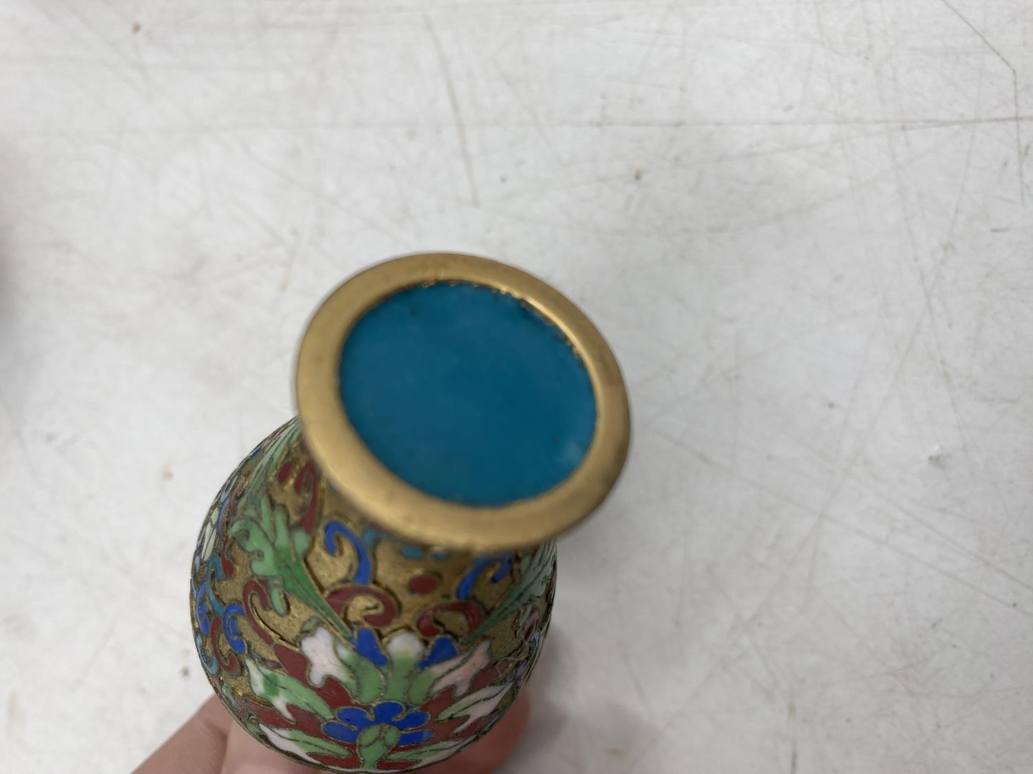 A set of eight miniature cloisonne bottles, in presentation box - Image 11 of 11