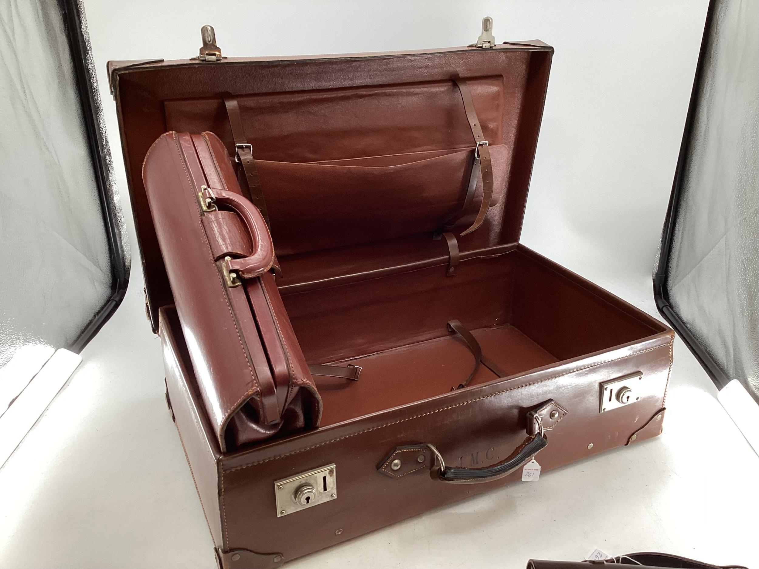 Vintage brown leather suitcase, brown leather vanity suitcase with fitted interior, a brown - Image 4 of 10