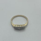 An 18ct gold 8 stone diamonds ring size L 2.00g