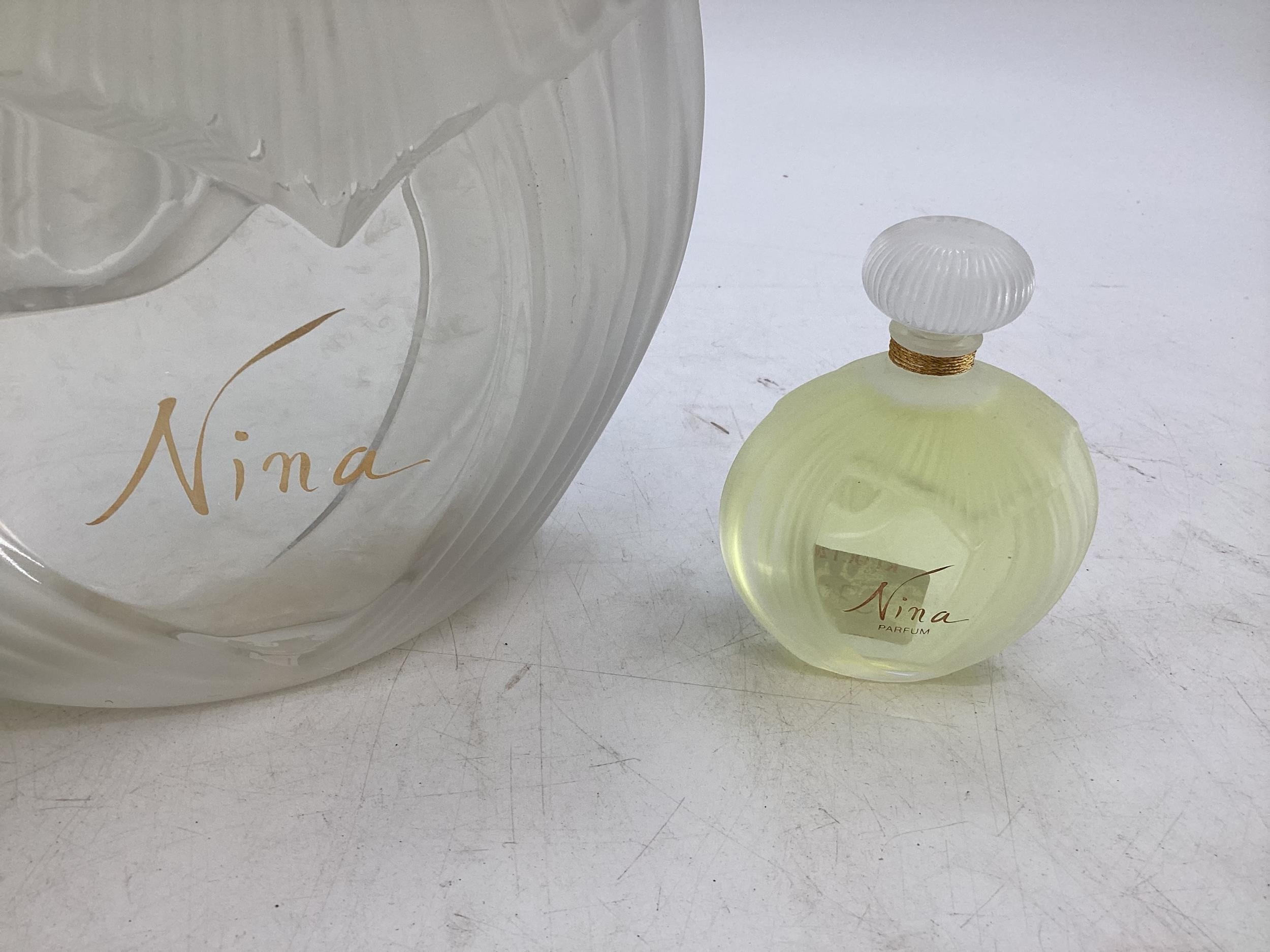 A shop display perfume Factice 'Nina' together with matching smaller example 29cm - Image 4 of 4