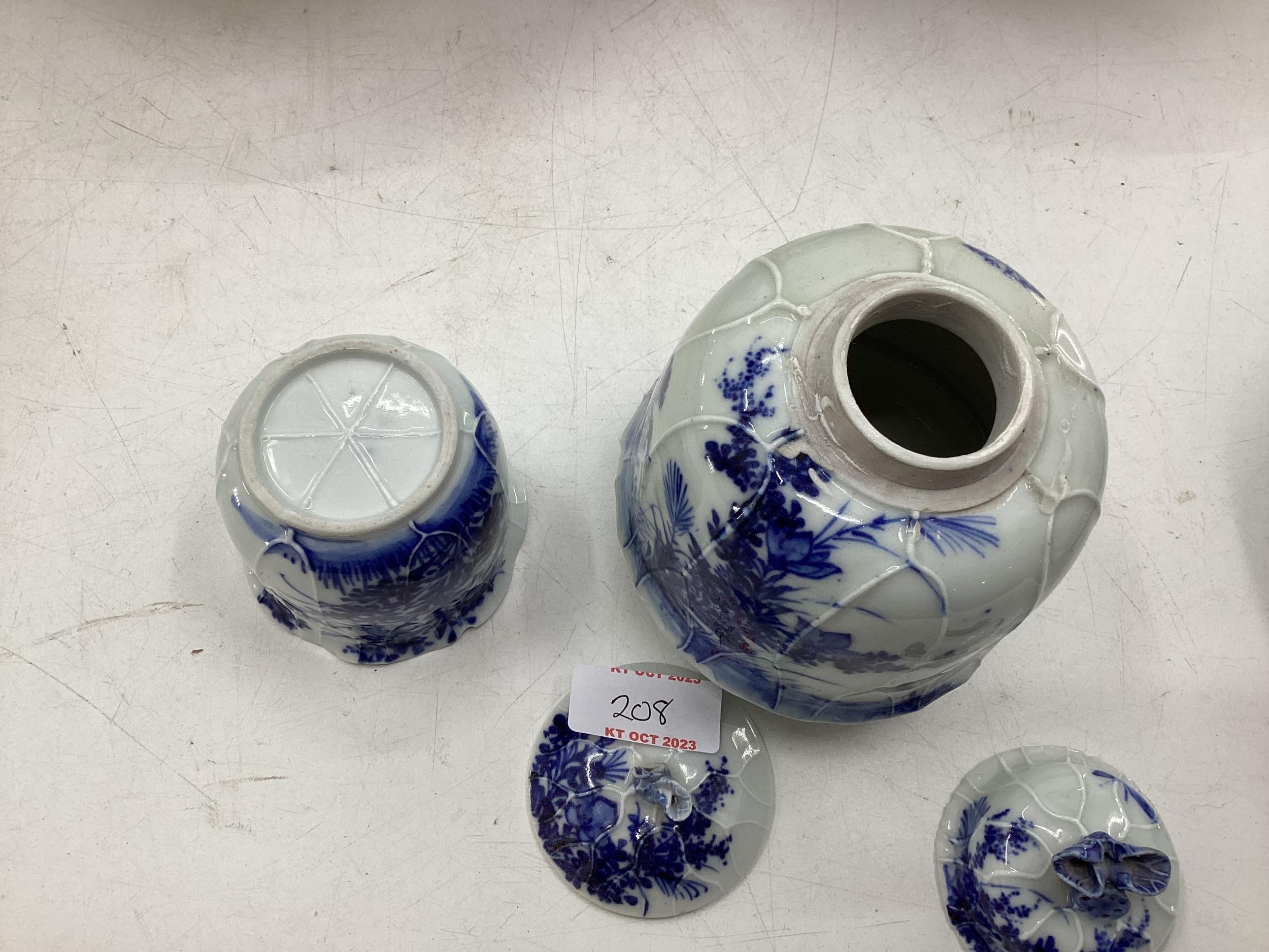 A quantity of blue and white decorative china, some with cracks, to include Wedgwood, Willow - Image 2 of 19