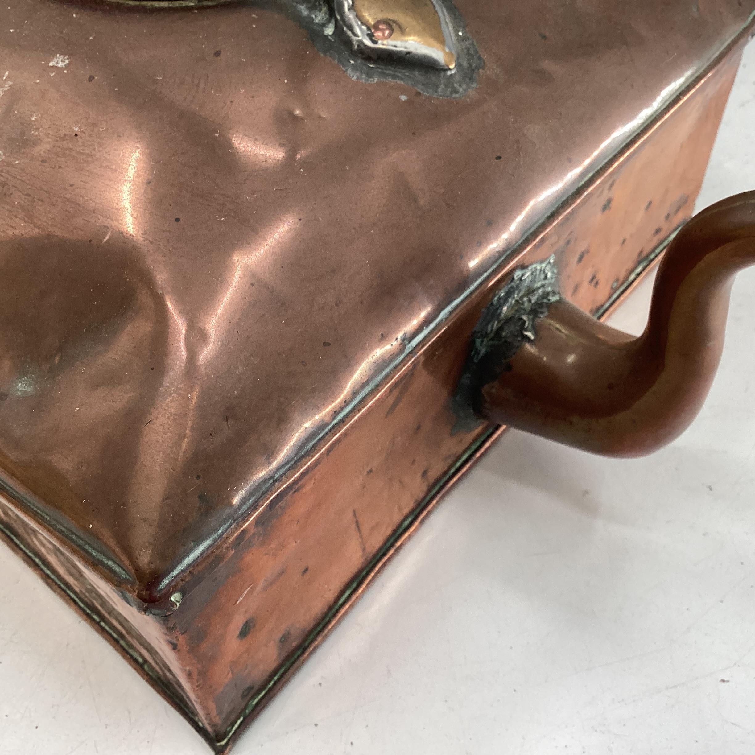 A large Victorian square copper kettle, and 2 fire guards - Image 3 of 7
