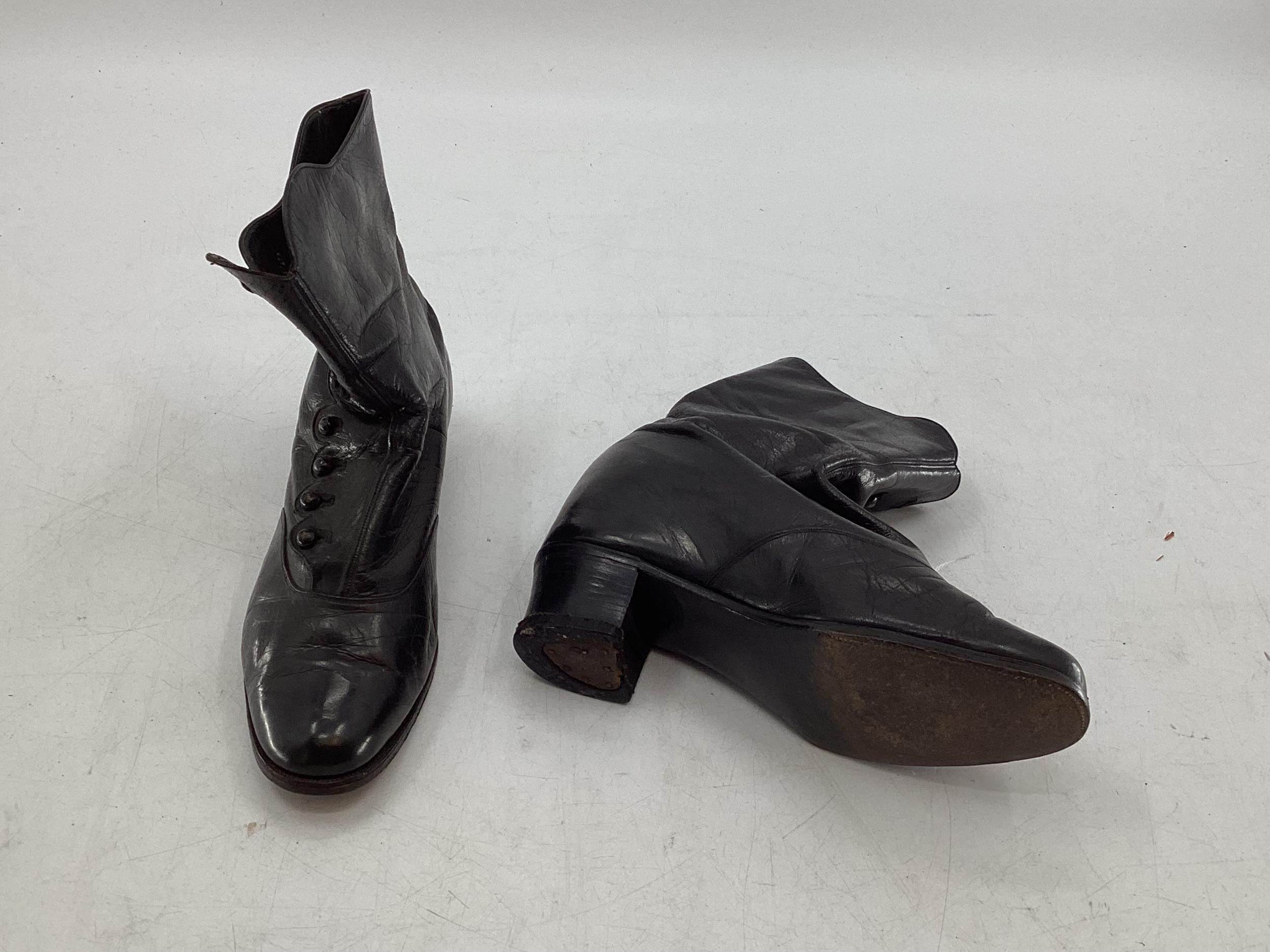 A quantity of ladies leather vintage shoes, various sizes , and a pair of black leather Victorian - Image 9 of 9