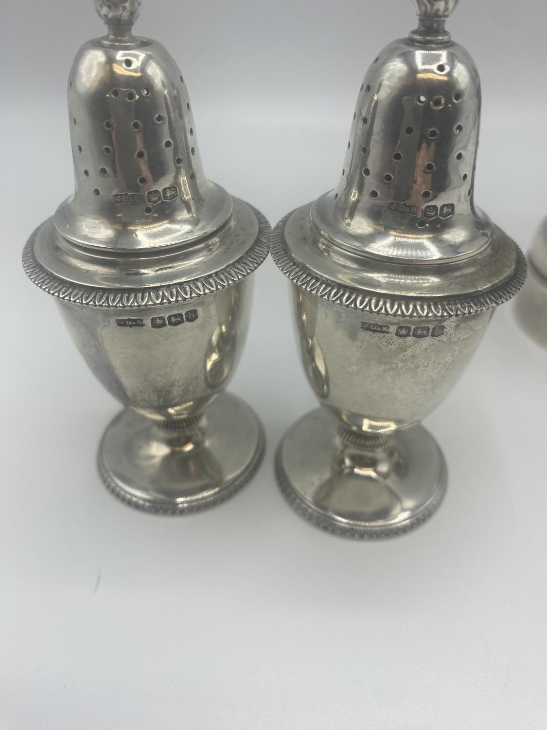 A pair of Adam style pepperettes together with a sterling silver pepper grinder. - Image 2 of 6